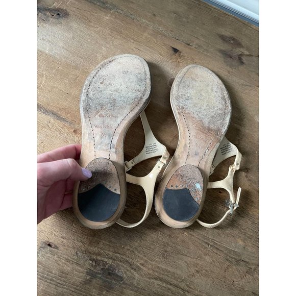 BRIAN ATWOOD Patent Trim Thong Sandals - Size 8.5 - Picture 6 of 6